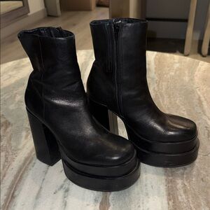 STEVE MADDEN Black Platform Ankle Boots